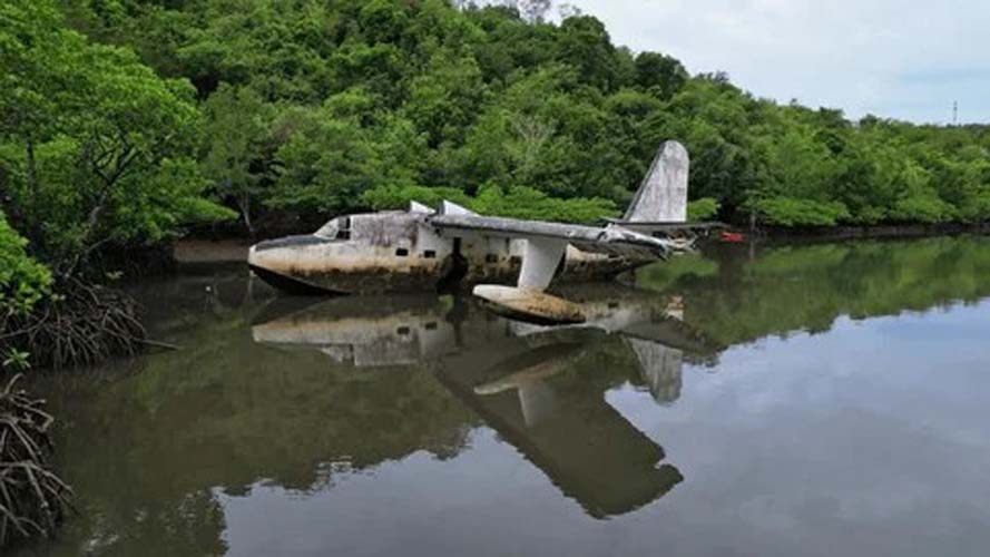 airplane wreck in Busuanga Bay Coron