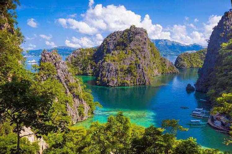 island hopping tours in Coron 