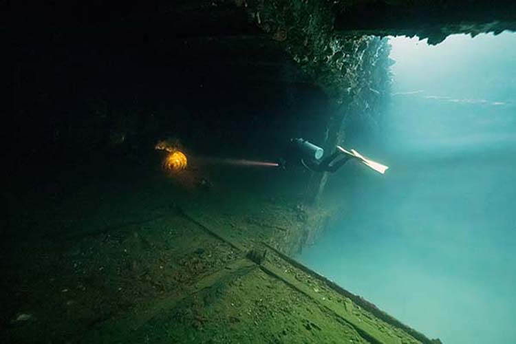 diving in a wreck Coron Philippines
