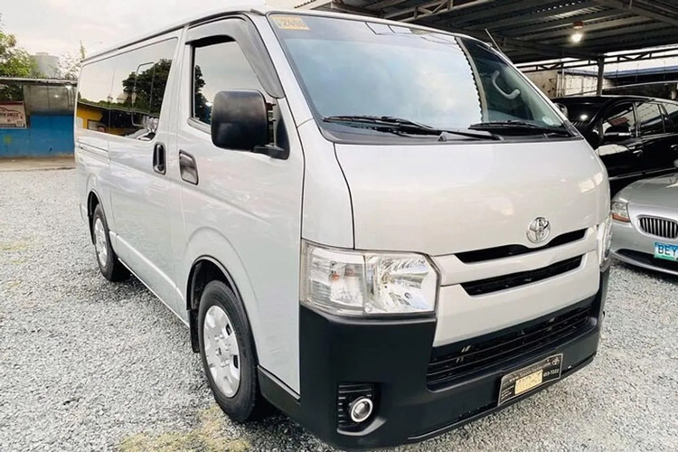 Renting a Van in Coron